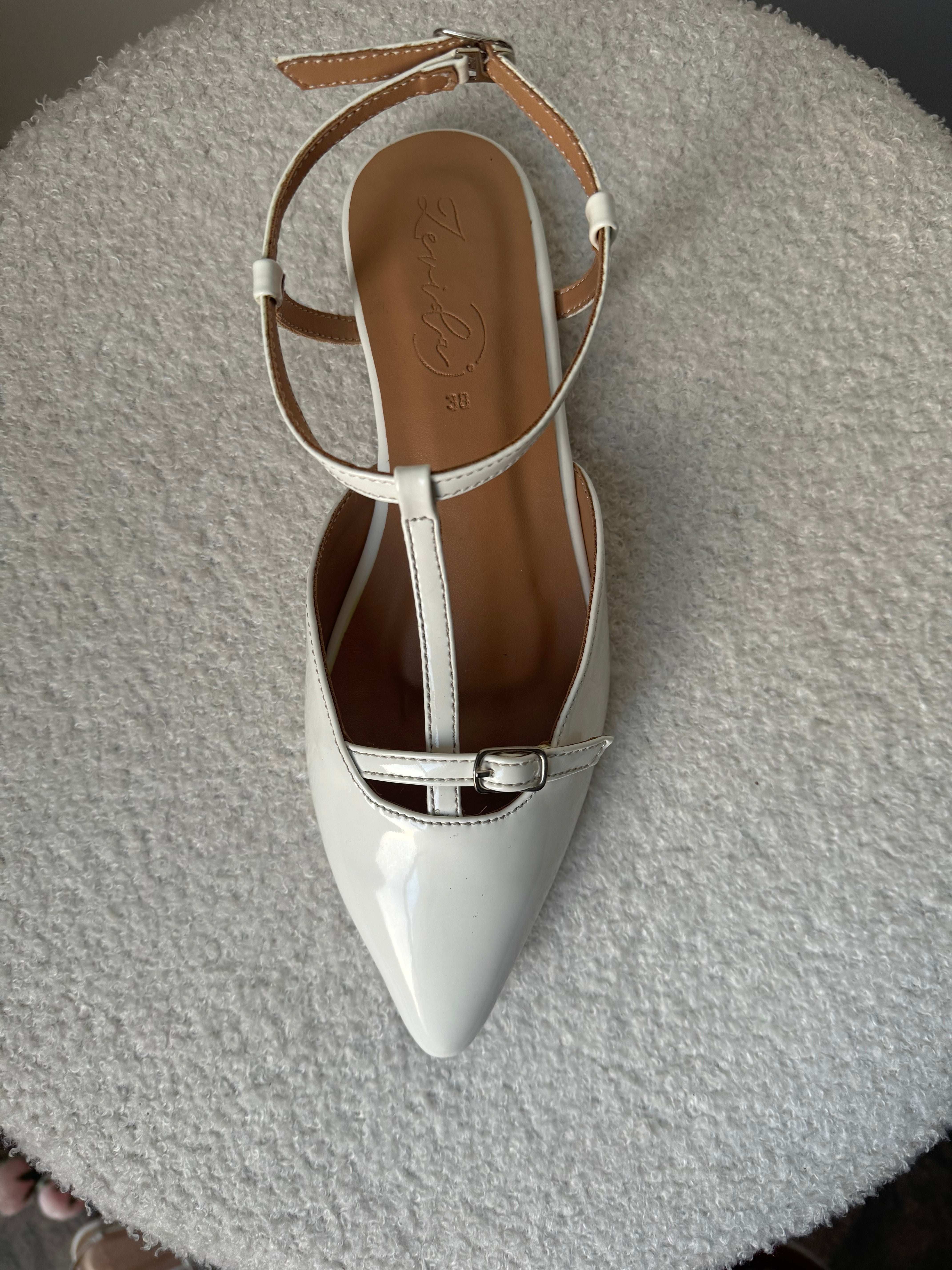 Pointed Mary Janes - White